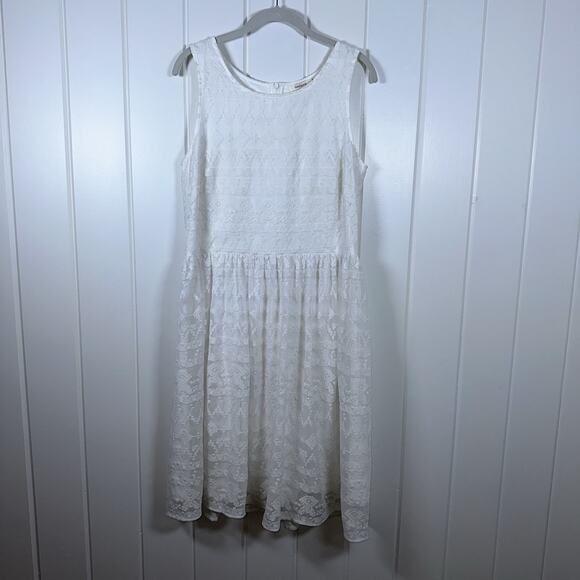 Sundance Dresses & Skirts - Sundance Lace Shift Dress Size 10 White Lace Overlay Lined, Graduation, Sorority